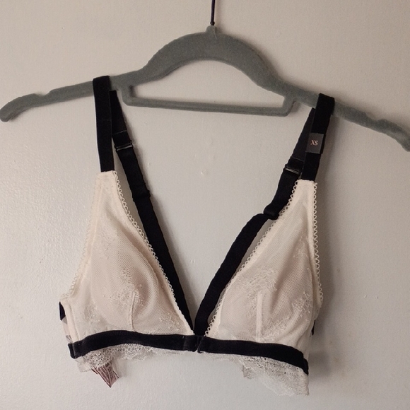 Victoria's Secret Other - Victoria's Secret Black and Cream Lace Bralette